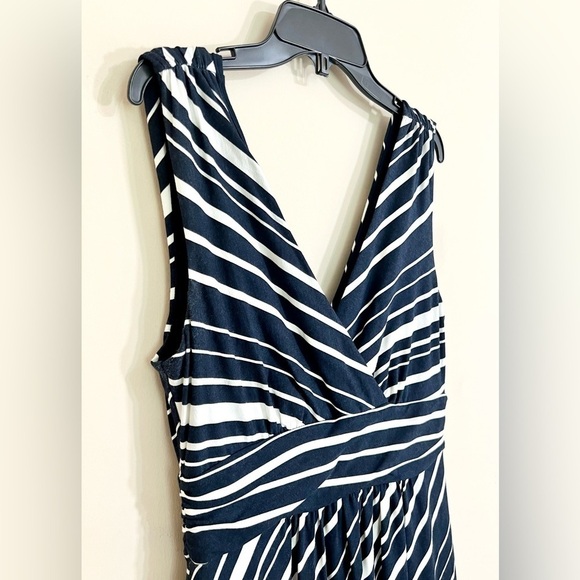 ANN TAYLOR Women’s V Neck Blue White Stripe Sleeveless Maxi Knit Dress Size XS - Picture 3 of 12